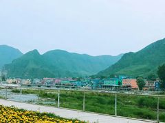 -百里峡七彩艺术小镇