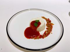 意大利香草奶冻配鲜草莓酱-K·Kitchen KK牛扒厨房(江南西店)