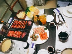 -红鼎豆捞·非遗鲍皇汤火锅(宝丰路店)