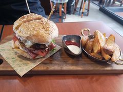 双蛋指椒牛肉汉堡-魏斯理汉堡(西安沣东吾悦店)