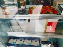 面包甜点陈列柜-蜜蜂小象·榴莲千层蛋糕(时代汇11栋店)
