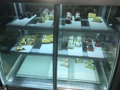 面包甜点陈列柜-火宴山海鲜自助火锅(酱园店)