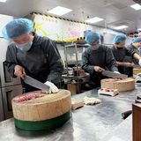 作为北京老字号铜锅涮肉品牌，他家主打传统老北京风味
