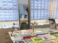 -天空之镜眼镜店蔡司依视路配镜授权零售店(望京颐堤港店)