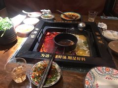 -老牌坊云南鱼豆花火锅(哈西万达店)