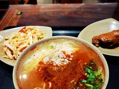 -亮亮面馆(经六路店)