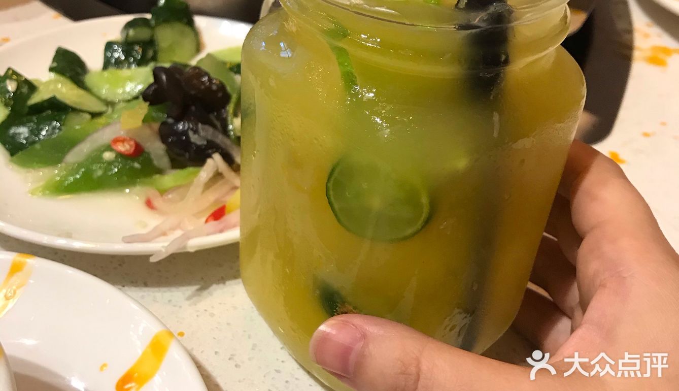 锅底还是心形的感觉是比较新派的火锅吧推荐品尝