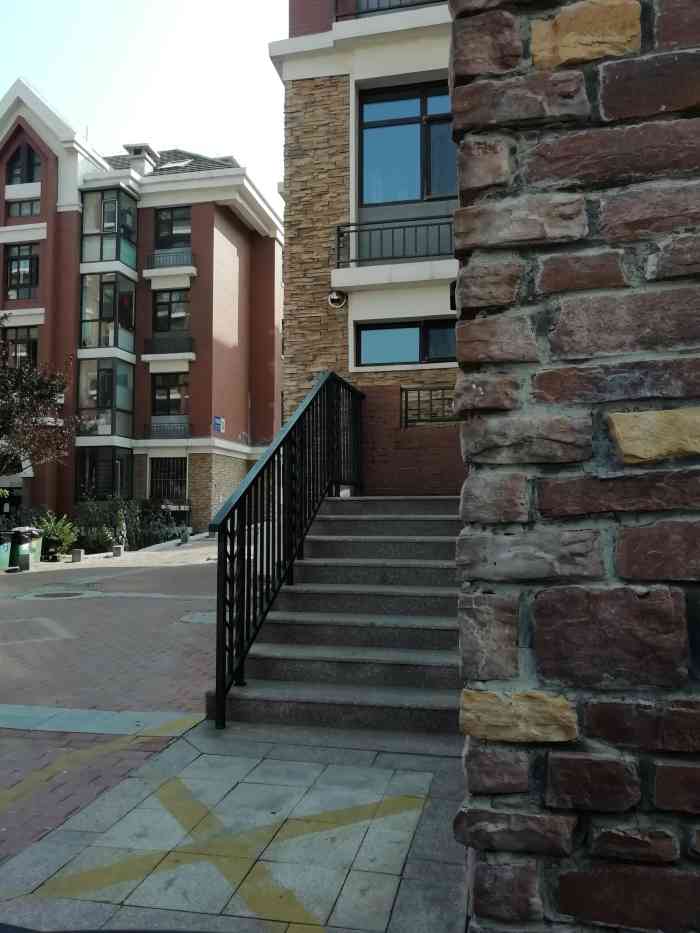 成为第一个点赞的人菊2018年9月14日打分康桥小镇在百合山庄附近,建在