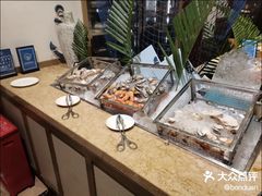 -大中华希尔顿酒店-念自助餐·嗨啤·小龙虾