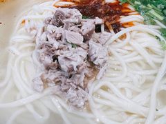-亮亮面馆(经六路店)