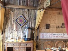 -老牌坊云南鱼豆花火锅(爱建店)