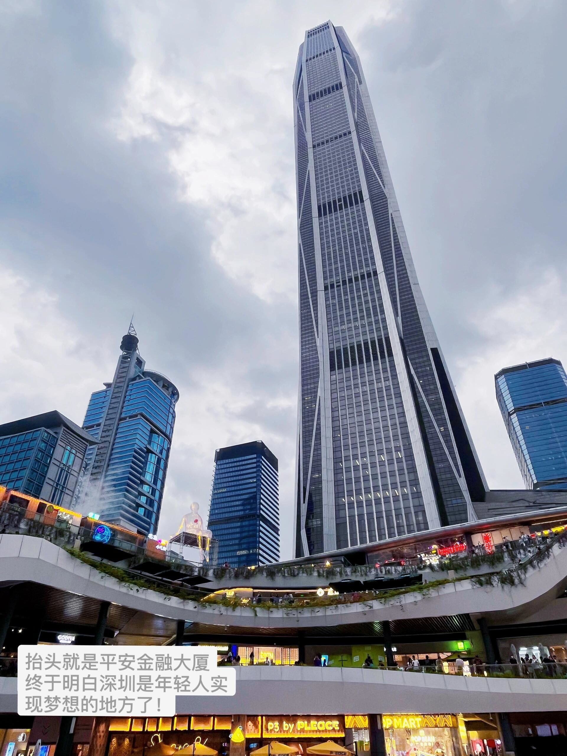 瞧瞧深圳福田 coco park,那简直就是购物商场里的天花板!