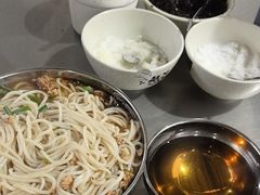 -正宗杨记普洱酸醋米线(总店)