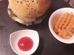 -HIGH FIVE哈福手工汉堡(桂林路店)