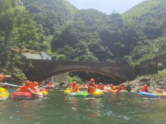-安吉龙王山峡谷漂流