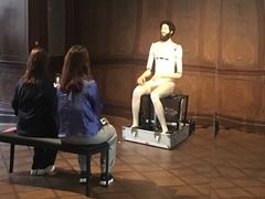 -Nathalie Djurberg与Hans Berg“牛皮纸包裹的月亮”-Prada荣宅当季展览