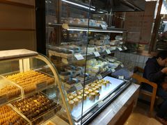 面包甜点陈列柜-老大昌(淮海中路店)