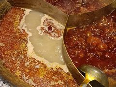 -老房老舍重庆火锅(假日城市店)