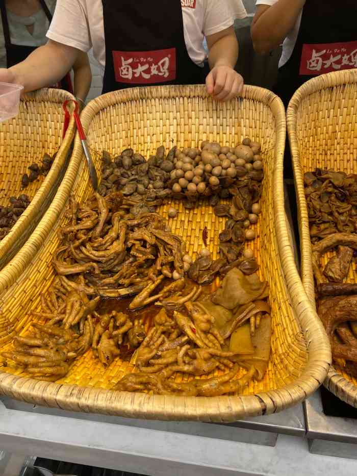 卤大妈(苹果园店)-"#用心做点评#家里楼下的商铺感觉这几个月.