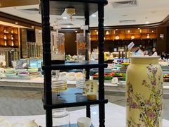 面包甜点陈列柜-大佛寺高级素食自助餐厅