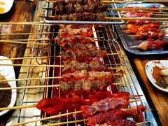 -哈尔滨小酒馆·鲜肉现穿自助烧烤(康新花园店)