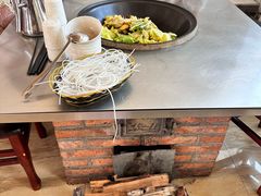 -粘豆包柴火铁锅炖