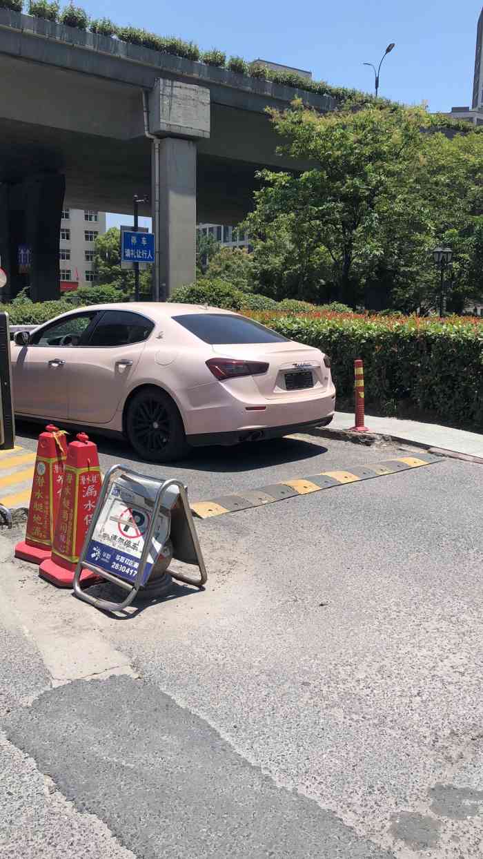 豆腐和烤肉都還不錯,招牌蝦一般