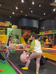 -蹦蹦跳跳(新奥购物中心店)