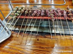 -哈尔滨小酒馆·鲜肉现穿自助烧烤(康新花园店)