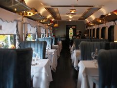 靠窗位-火车头法国西餐厅