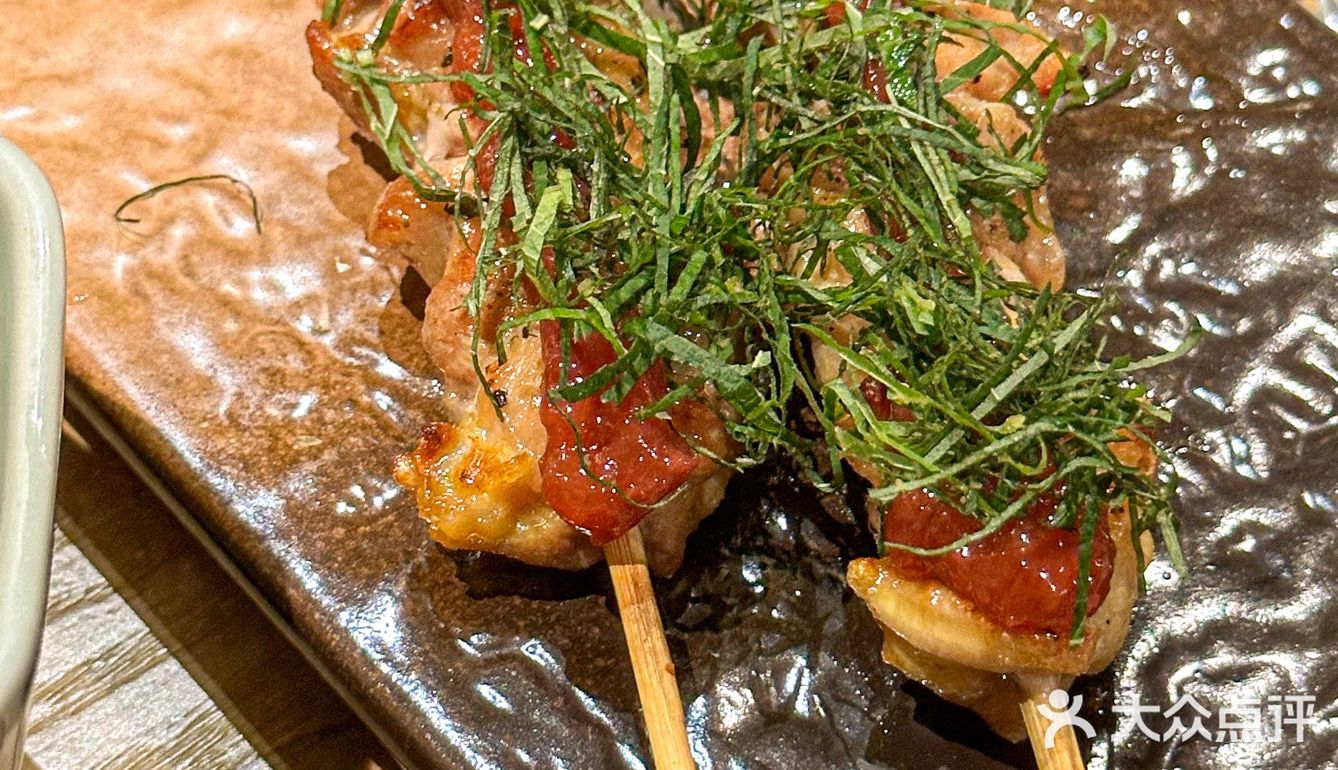 想要尝试正宗日本料理吗？南海大道有一家超级受欢迎的炭火烧居酒