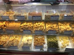 面包甜点陈列柜-真老大房鲜肉月饼(南京路步行街店)