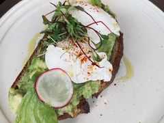 牛油果温泉蛋吐司-O'mills Sourdough Bakery&Bistro(永嘉路店)
