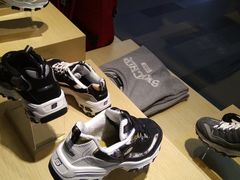 -SKECHERS 斯凯奇(上海国际时尚中心店)