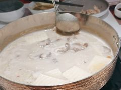 -洪氏嗨捞·广东猪肚鸡·椰子鸡火锅(西咸万象城店)