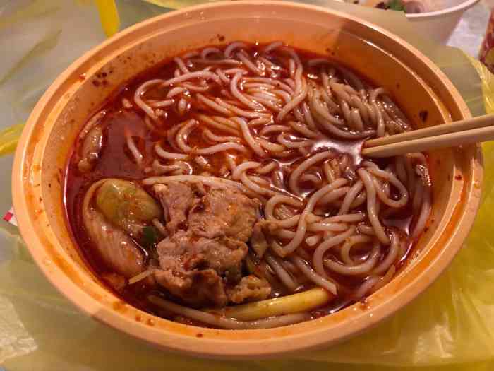 谭仔云南米线(铜锣湾店)-"在铜锣湾逛累了找了家不排队的店进店发现.