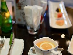 -百灵希尔顿逸林酒店大堂吧