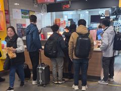 -麦当劳(上海虹桥站30B检票口楼上)