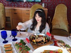 -香格里拉鱼跃地中海西餐厅·牛排披萨