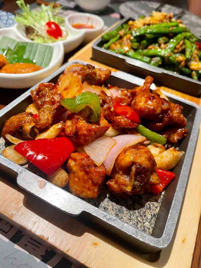 泰香米泰国餐厅(江宸天街店)-"[薄荷]环境: 最火的江宸天街开了很多大