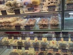 面包甜点陈列柜-白玉兰食品甜凤店(合生汇店)
