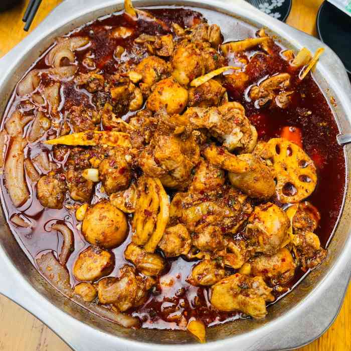 绝城芋儿鸡(龙王庙街总店)-"「香辣芋儿鸡」真的好大一盘来着,料也