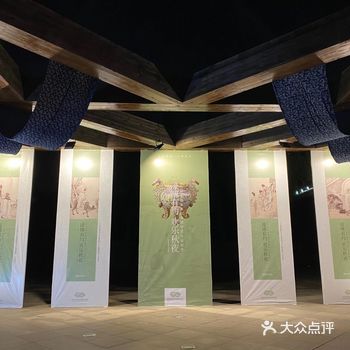 地址选在风景秀丽的濠河边