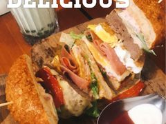 双蛋指椒牛肉汉堡-魏斯理汉堡(西安沣东吾悦店)