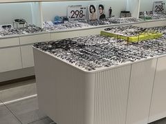 -J-Optical佳视明眼镜·蔡司视觉(青岛金茂览秀城店)