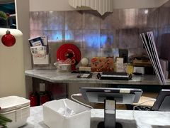 -HOT CRUSH趁热集合·现烤面包(上海环球港店)