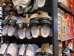 -NIKE上海青浦换季优惠店