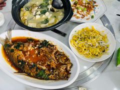 -丹水桥地锅鱼·翘嘴鲌·地方特色全鱼宴(丹江口大坝店)