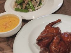 玻璃皮润烧乳鸽-北京厨房(西安SKP店)