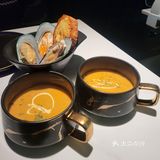 月球漫步下的晚餐